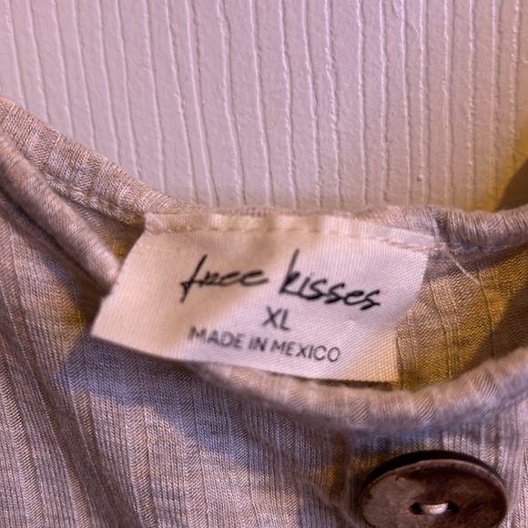 Free kisses xL - Picture 2 of 3